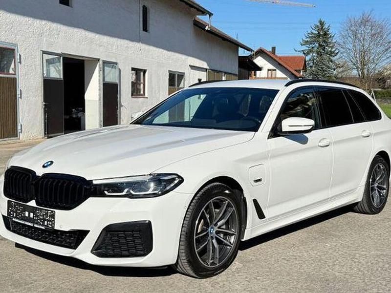 Gebraucht BMW 530e Shadowline 292 PS (214 kW) 2022 Weiß Kombi