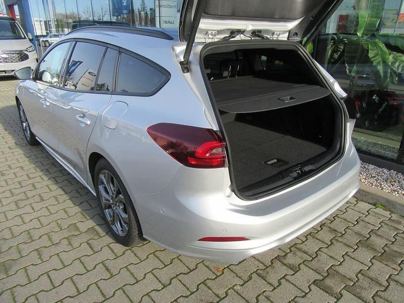 Gebraucht Ford Focus ST-Line X 116 PS (85 kW) 2024 Silber Limousine