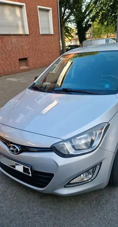 Gebraucht Hyundai i20 Classic 86 PS (63 kW) 2014 Silber Kleinwagen