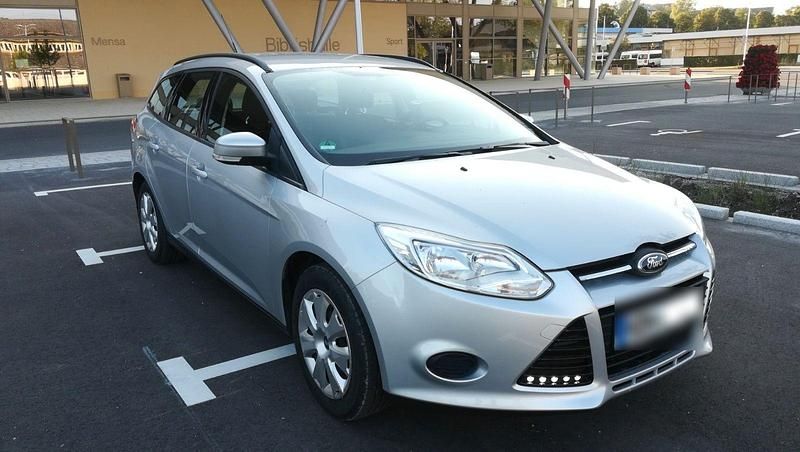 Gebraucht Ford Focus Trend 105 PS (77 kW) 2012 Silber Kombi
