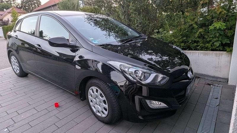 Schwarz Gebraucht 2013 Hyundai i30 Classic Limousine | 6.250 € (Guter Preis) - Bild 1/3