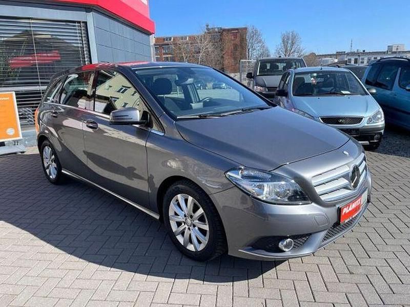 Gebraucht Mercedes B180 122 PS (89 kW) 2012 Grau Van / Kleinbus