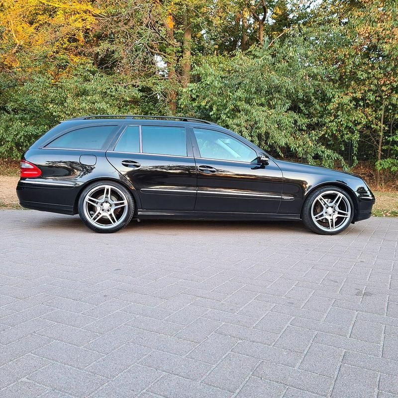 Schwarz Gebraucht 2007 Mercedes E320 Elegance Kombi | 10.700 € - Bild 1/4