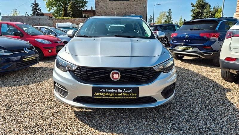Usado Fiat Tipo Pop 95 CV (69 kW) 2019 Plateado Berlina