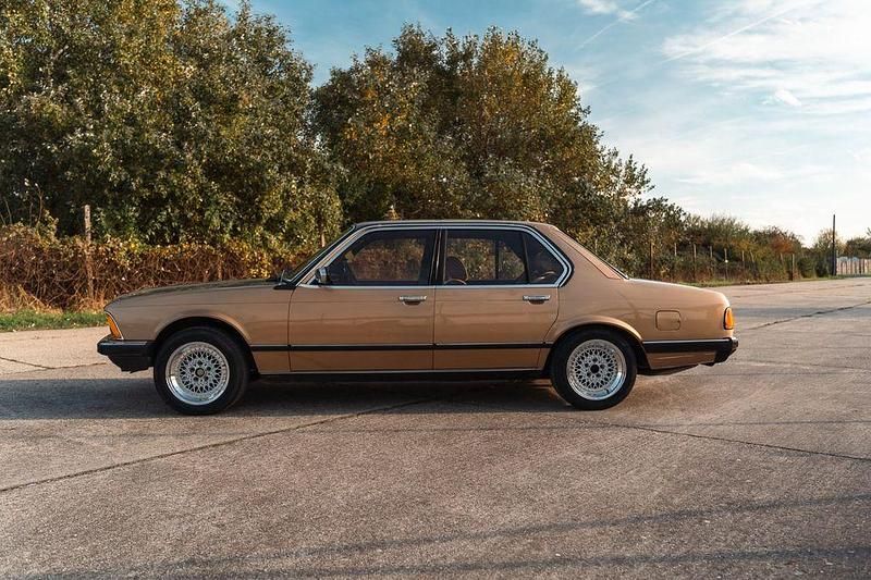 Second-hand BMW 735 211 CP (155 kW) 1982 Bej Berlinǎ