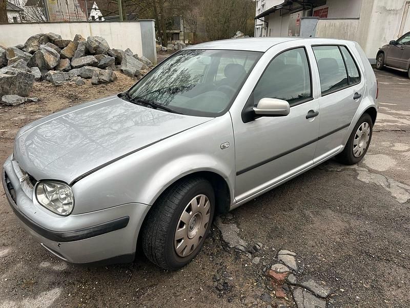 Silber Gebraucht 2003 VW Golf IV Limousine | 400 € (Superpreis) - Bild 1/4