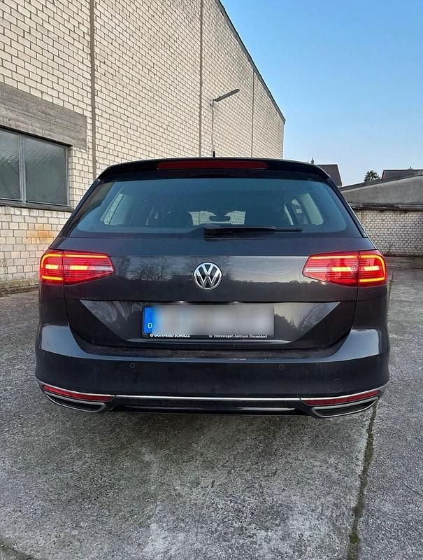 Gebraucht VW Passat 190 PS (139 kW) 2018 Grau Kombi