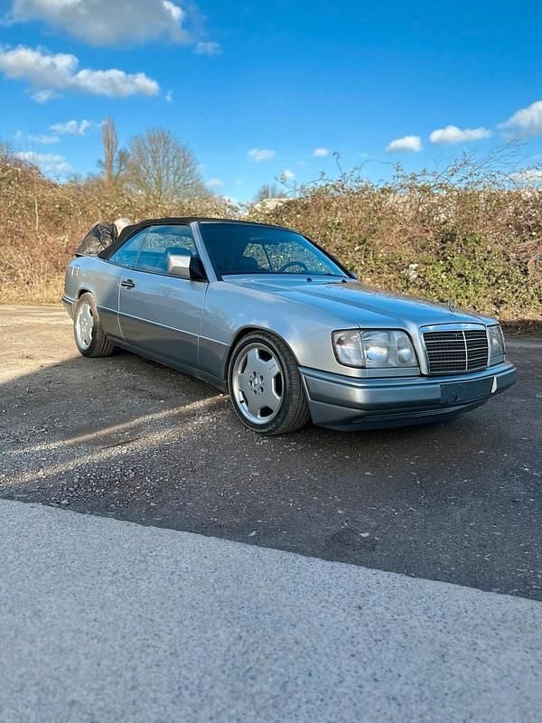 Gebraucht Mercedes E320 AMG 220 PS (161 kW) 1994 Silber Cabrio