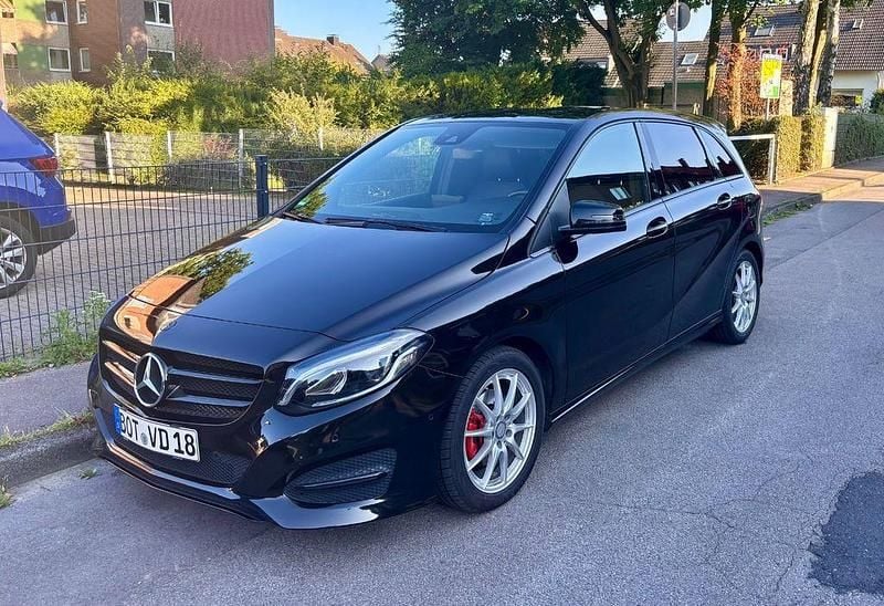 Schwarz Gebraucht 2015 Mercedes B200 Van / Kleinbus | 12.500 € (Fairer Preis) - Bild 1/4