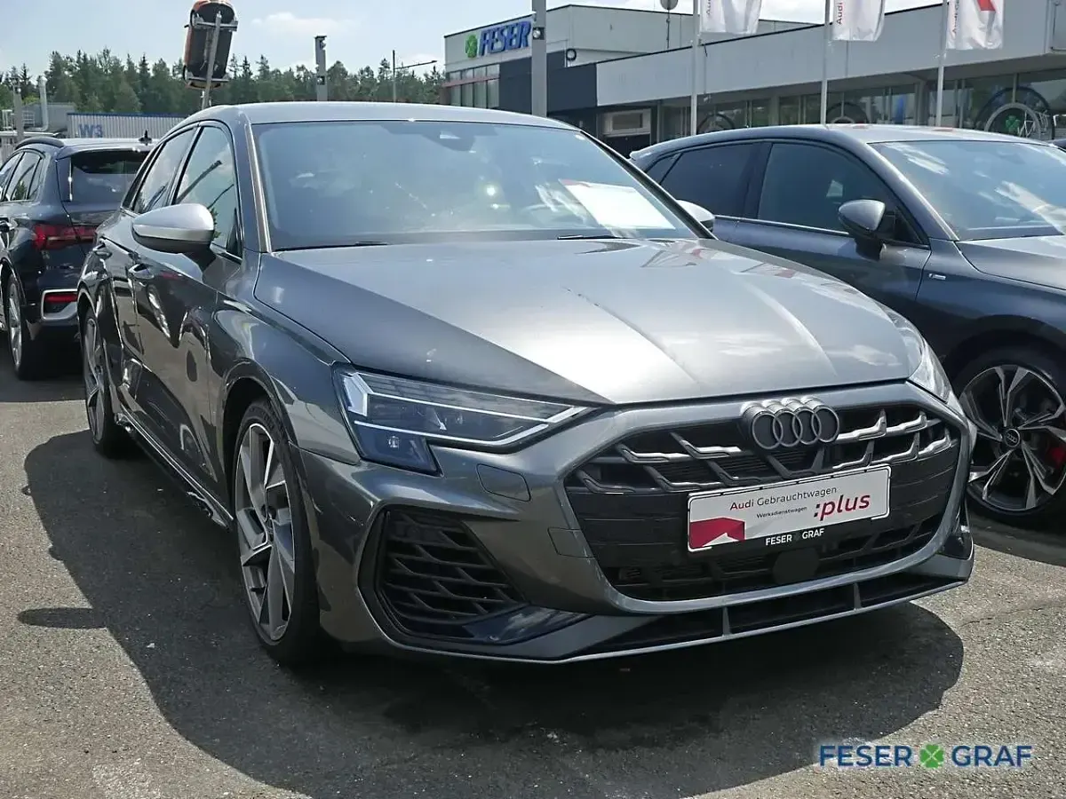 Gebraucht Audi S3 Ambiente 333 PS (244 kW) 2025 Daytonagrau perleffekt Limousine