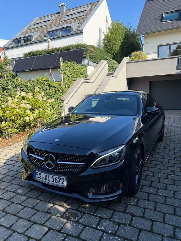 Schwarz Gebraucht 2017 Mercedes C200 AMG line Coupé | 19.999 € (Fairer Preis) - Bild 1/4