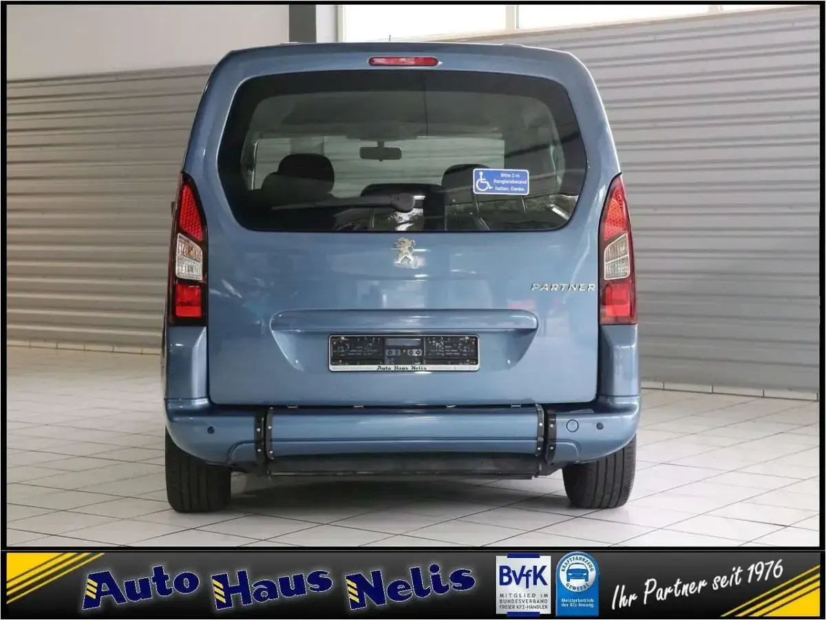 Gebraucht Peugeot Partner Active 99 PS (72 kW) 2018 Blau Van / Kleinbus