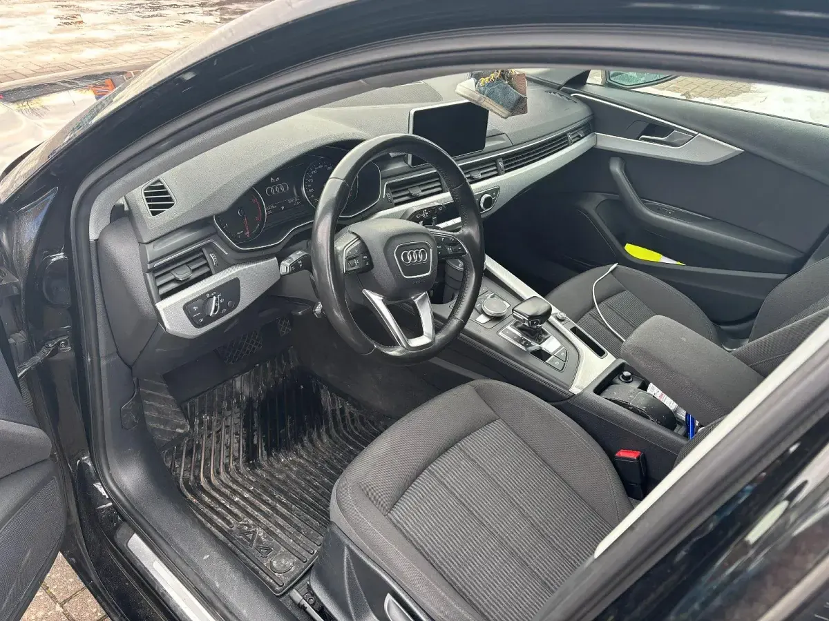 Second-hand Audi A4 Ambiente 190 CP (139 kW) 2016 Negru Break