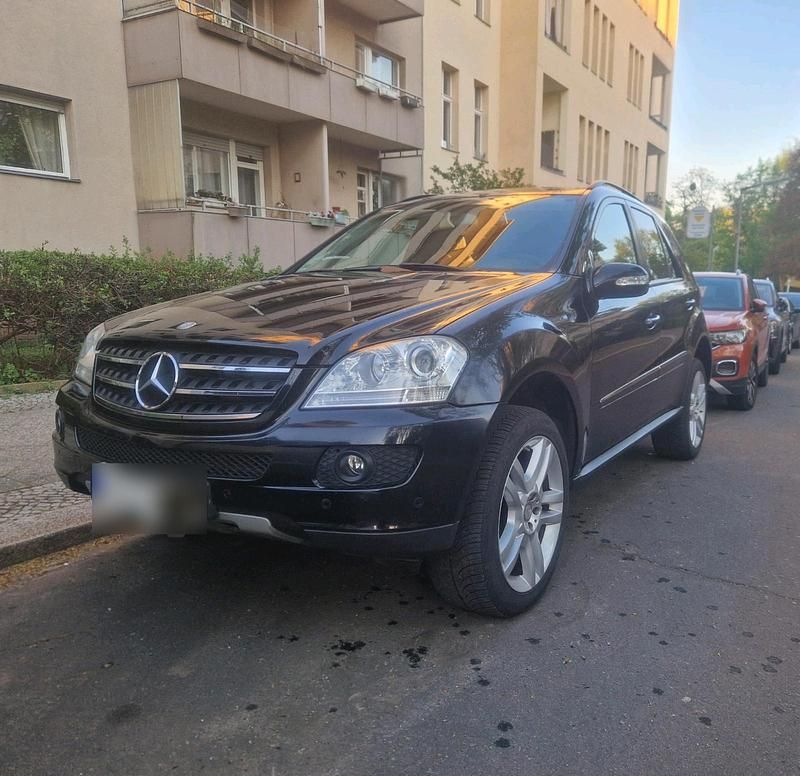 Second-hand Mercedes ML280 190 CP (139 kW) 2007 Negru SUV