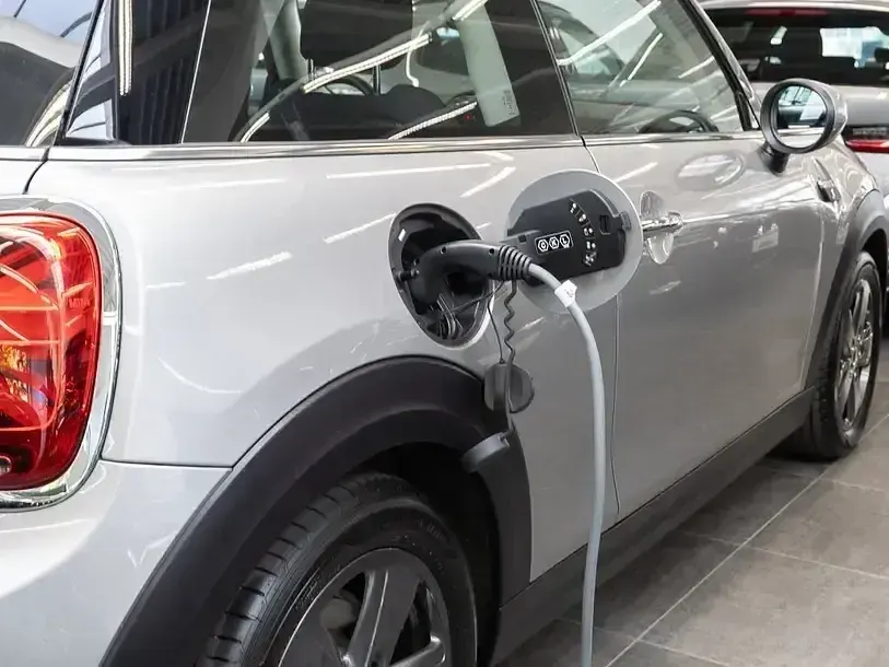 Usata Mini Cooper SE 135 kW (184 CV) 2023 Argento Utilitaria