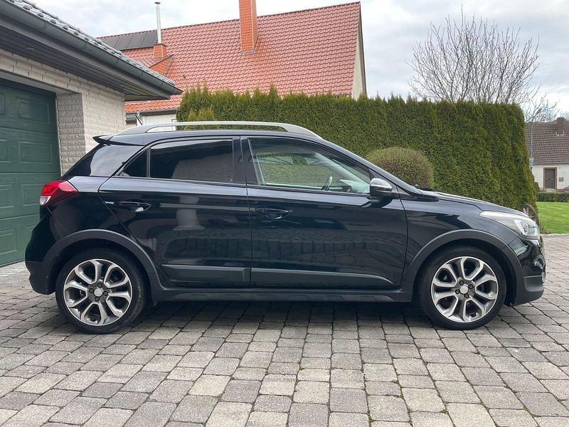 Gebraucht Hyundai i20 Active 120 PS (88 kW) 2016 Schwarz Kleinwagen