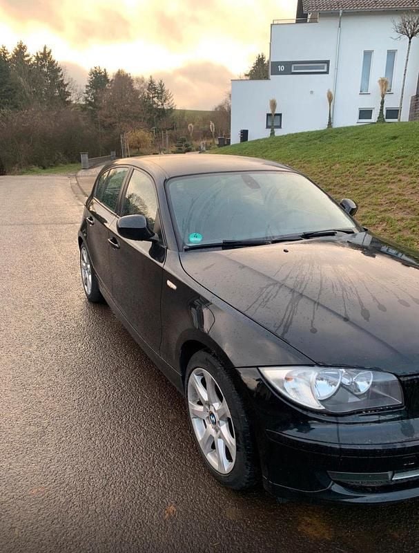 Gebraucht BMW 116 122 PS (89 kW) 2010 Schwarz Kleinwagen