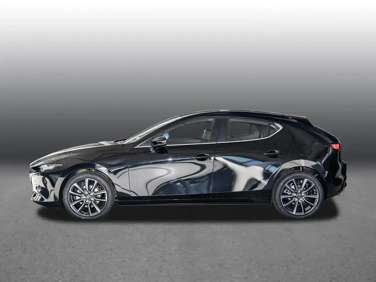 Gebraucht Mazda 3 Center-Line 140 PS (102 kW) 2026 Jet black Limousine