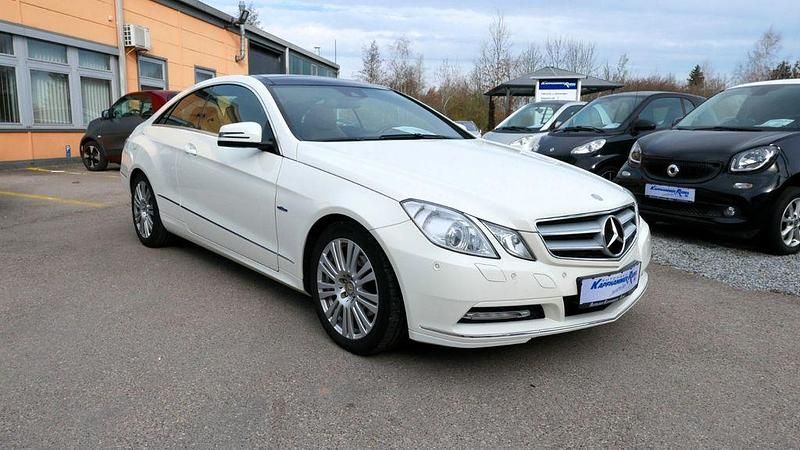 Gebraucht Mercedes E200 184 PS (135 kW) 2012 Weiß Coupé