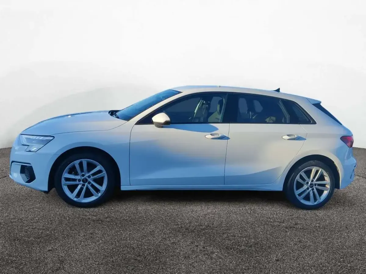 Gebraucht Audi A3 Sport 150 PS (110 kW) 2022 Weiß Limousine