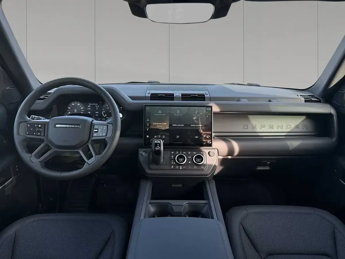 Gebraucht Land Rover Defender SE Dynamic 252 PS (185 kW) 2026 Santorini black SUV