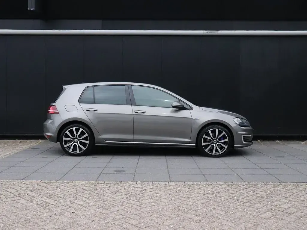 Gebraucht VW Golf VII GTE 204 PS (150 kW) 2015 Grau Limousine