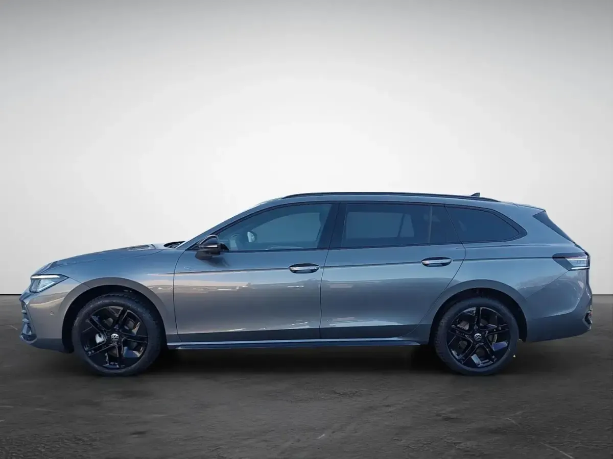 Gebraucht VW Passat Style 150 PS (110 kW) 2025 Grau (diabasgrau metallic) Kombi