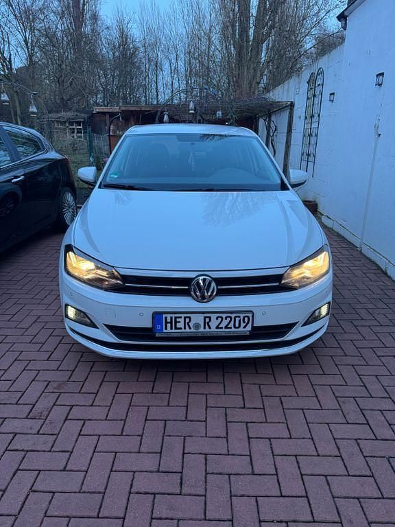 Gebraucht VW Polo Highline 95 PS (69 kW) 2019 Weiß Kleinwagen
