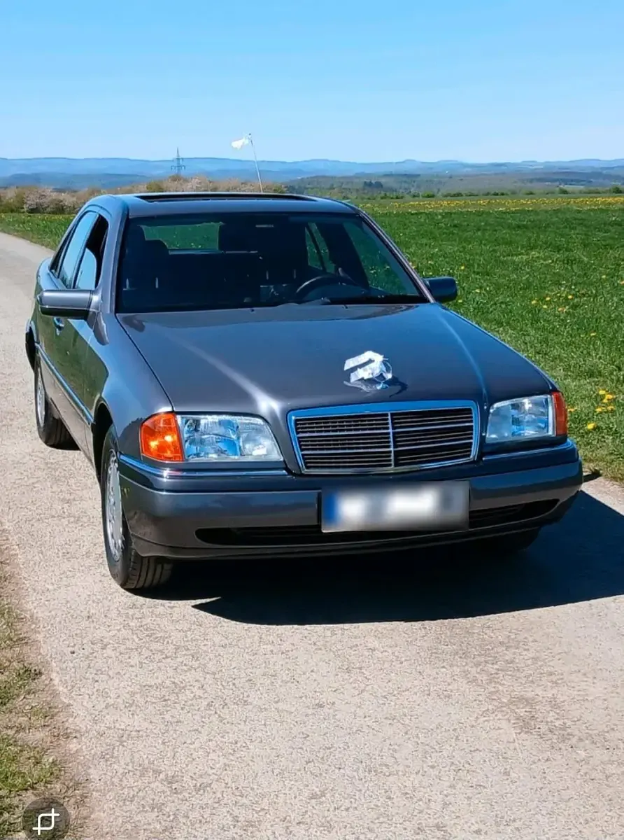 Gebraucht Mercedes C180 122 PS (89 kW) 1995 Grau Limousine