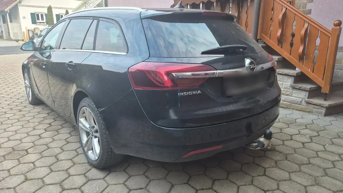 Gebraucht Opel Insignia Edition 163 PS (119 kW) 2013 Schwarz Kombi