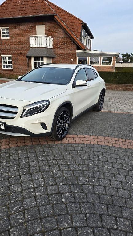 Gebraucht Mercedes GLA220 170 PS (125 kW) 2015 Weiß SUV