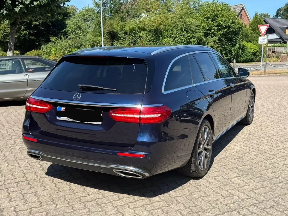 Gebraucht Mercedes E400 Avantgarde 333 PS (244 kW) 2017 Blau Kombi