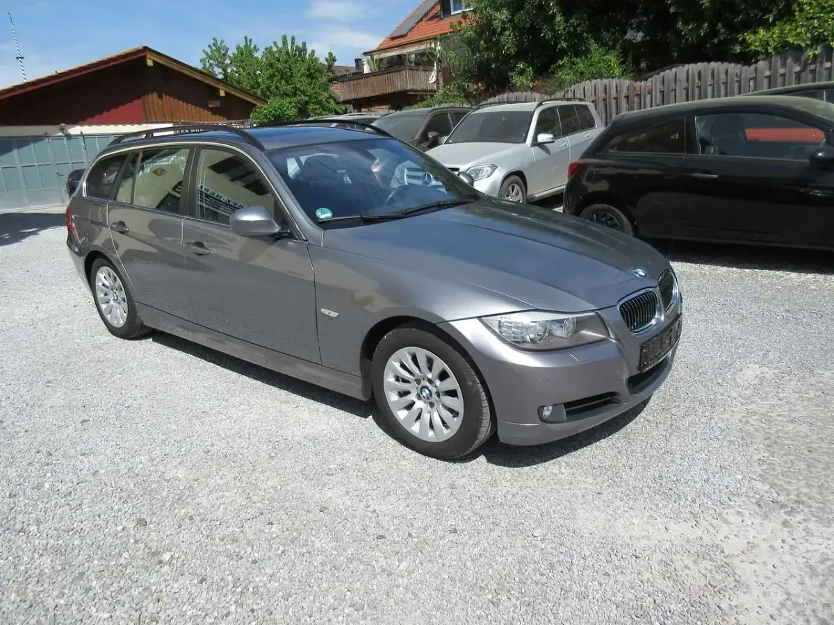 Gebraucht BMW 325 218 PS (160 kW) 2009 Spacegrau metallic Kombi
