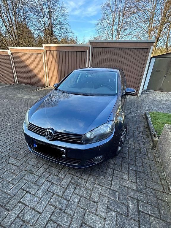 Gebraucht VW Golf VI Team 105 PS (77 kW) 2010 Blau Kleinwagen