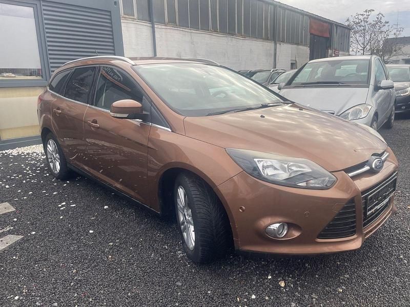 Gebraucht Ford Focus Titanium 125 PS (91 kW) 2013 Gold Kombi