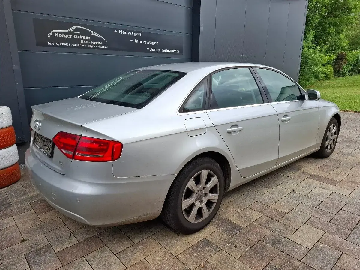 Gebraucht Audi A4 120 PS (88 kW) 2009 Silber Limousine