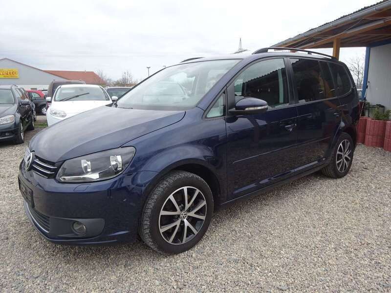 Blau Gebraucht 2015 VW Touran Comfortline Van / Kleinbus | 8.400 € (Guter Preis) - Bild 1/4
