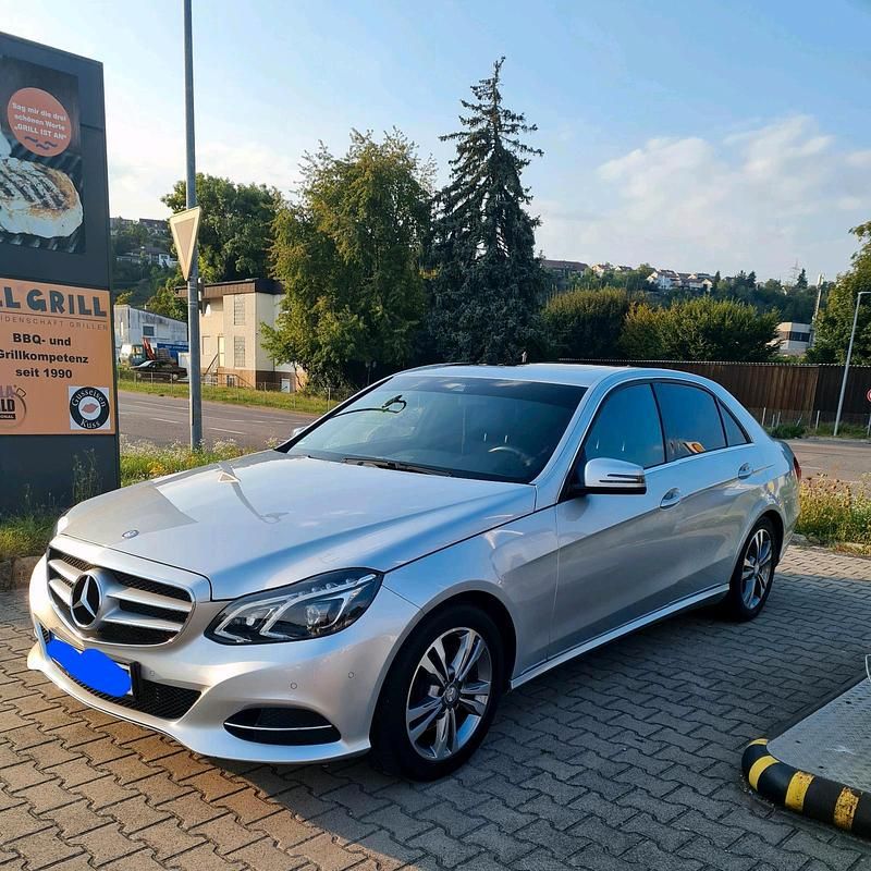 Silber Gebraucht 2017 Mercedes E250 Limousine | 25.000 € - Bild 1/3