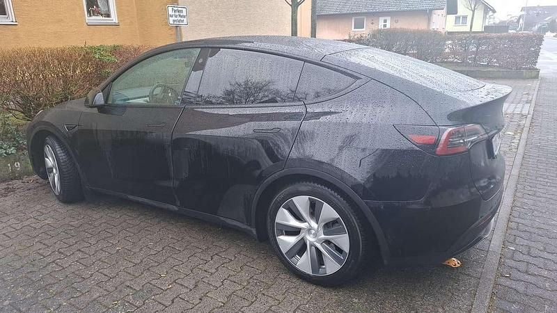 Gebraucht Tesla Model Y Standard Range 88 kW (120 PS) 2023 Schwarz SUV