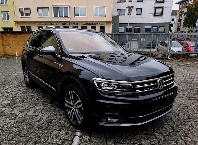 Schwarz Gebraucht 2019 VW Tiguan Allspace Highline SUV | 24.999 € (Etwas zu teuer) - Bild 1/4