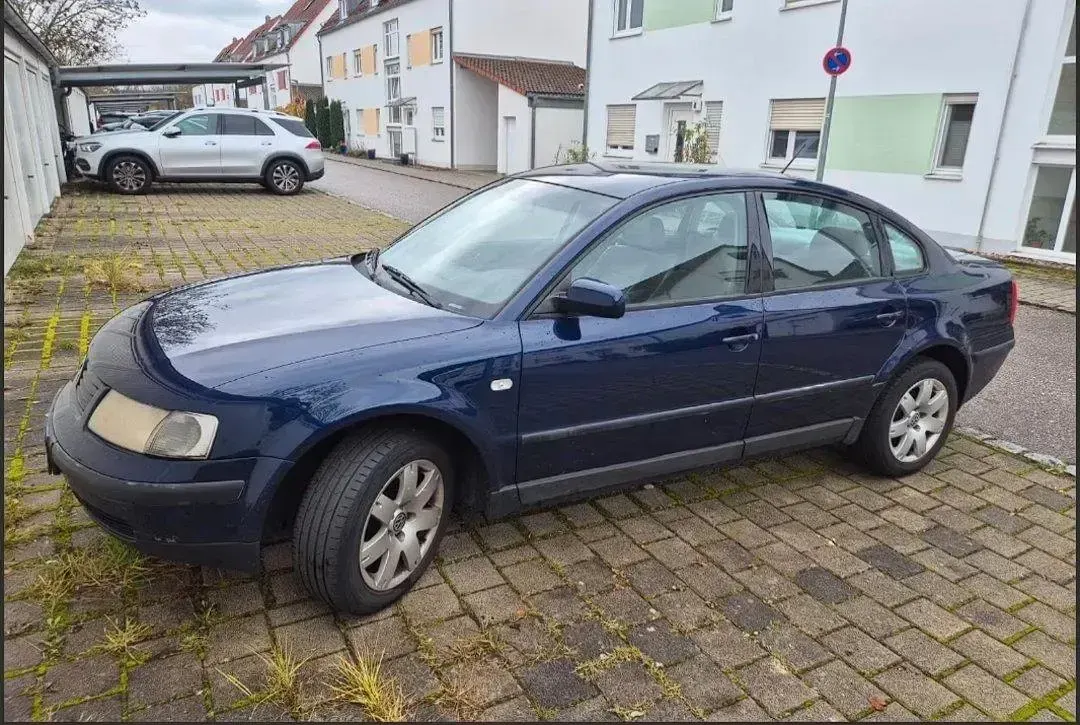 Usata VW Passat 125 CV (91 kW) 2000 Blu Berlina