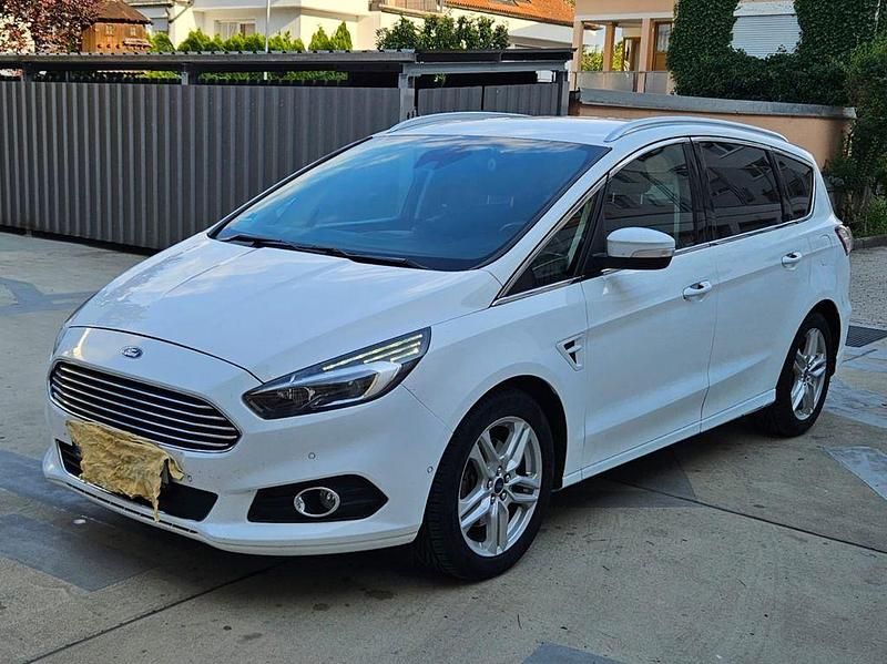 Weiß Gebraucht 2017 Ford S-MAX Titanium Van / Kleinbus | 10.200 € (Guter Preis) - Bild 1/4