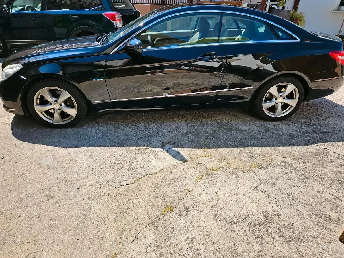 Gebraucht Mercedes E350 292 PS (214 kW) 2010 Schwarz Coupé
