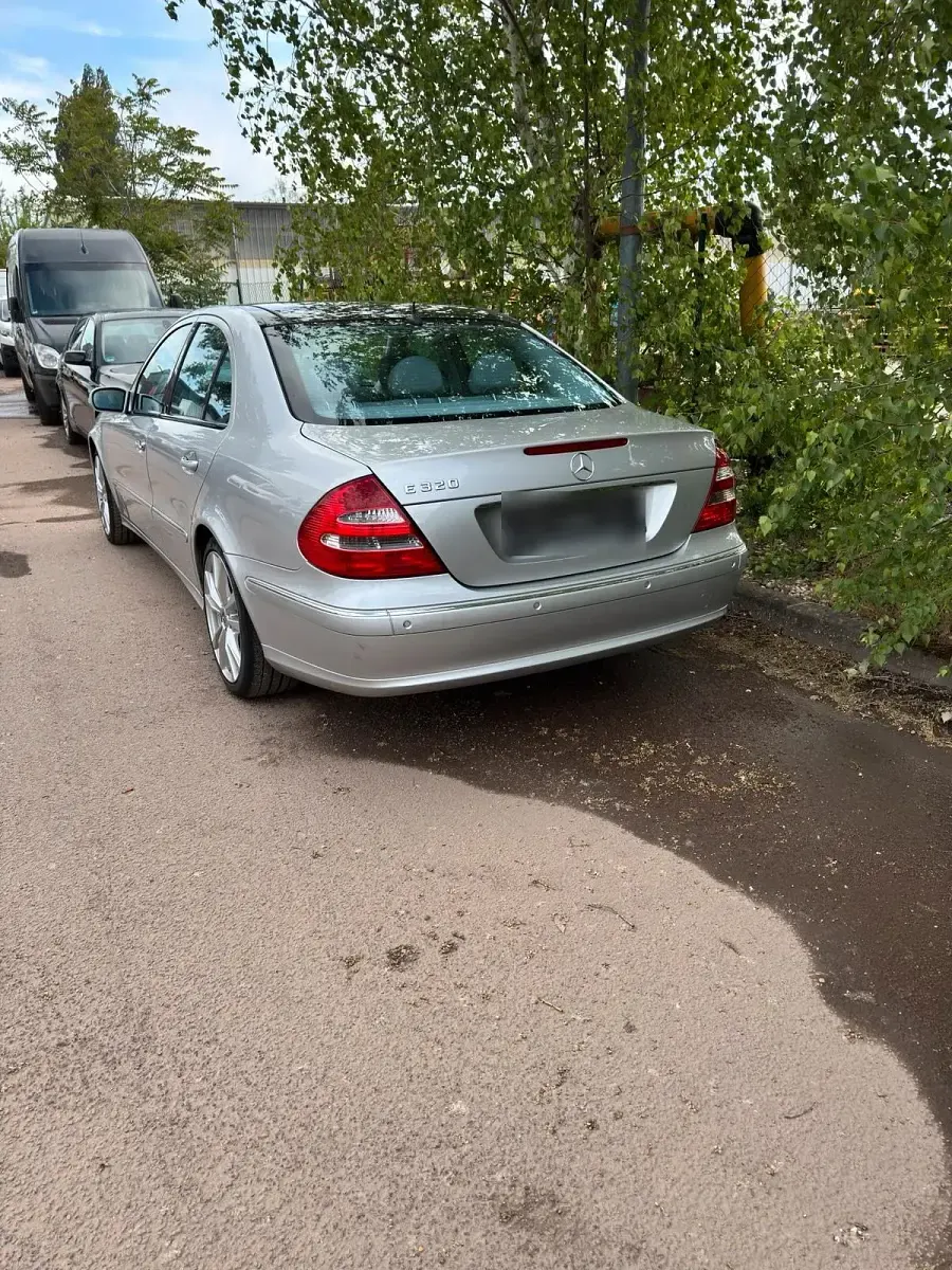 Gebraucht Mercedes E320 Elegance 224 PS (164 kW) 2003 Grau Limousine