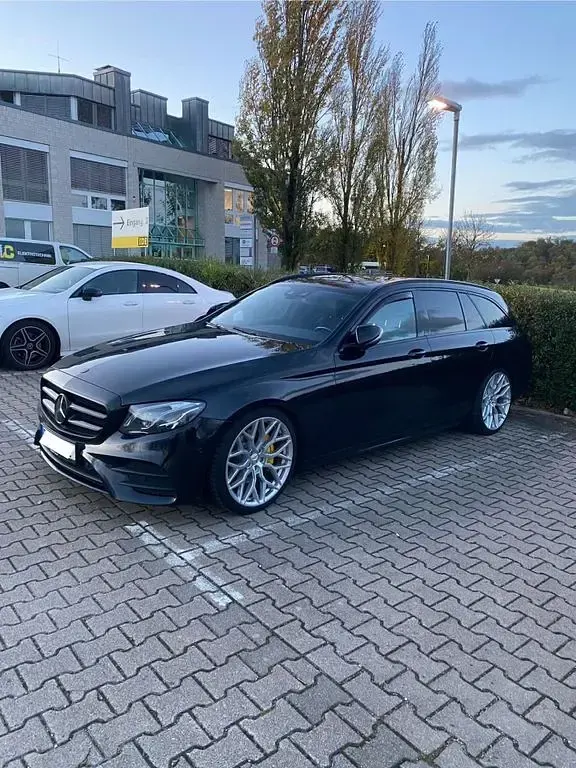 Second-hand Mercedes E250 AMG line 211 CP (155 kW) 2017 Negru Berlinǎ