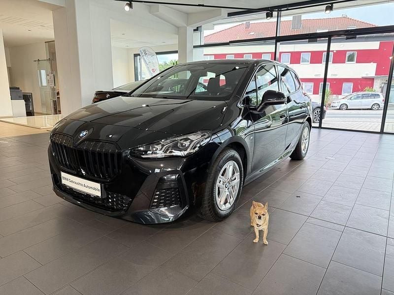 Schwarz Gebraucht 2023 BMW 220 M Sport Van / Kleinbus | 34.990 € (Fairer Preis) - Bild 1/4