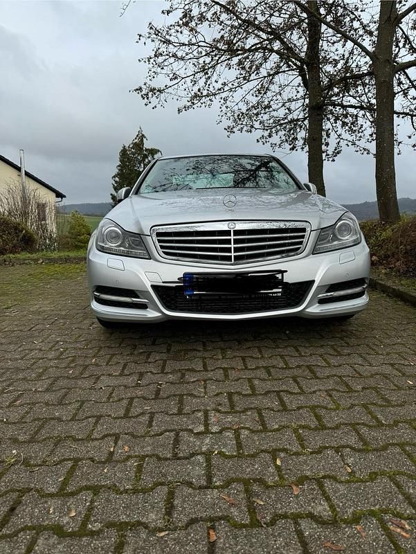 Grau Gebraucht 2012 Mercedes C200 Limousine | 11.900 € (Fairer Preis) - Bild 1/4