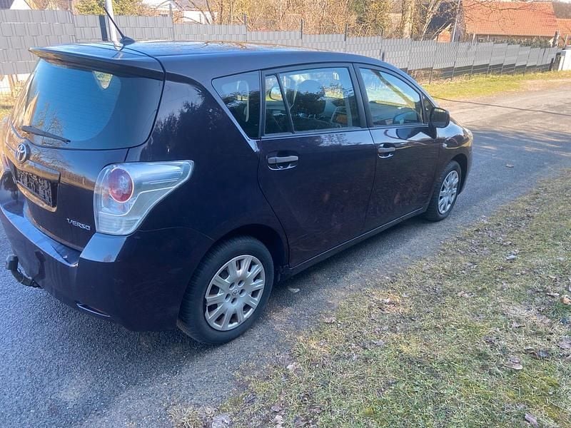 Gebraucht Toyota Verso 126 PS (92 kW) 2009 Violet Van / Kleinbus