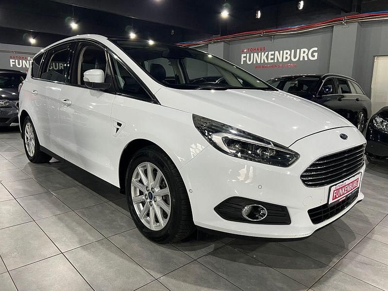 Gebraucht Ford S-MAX Titanium 179 PS (131 kW) 2016 Weiß Van / Kleinbus