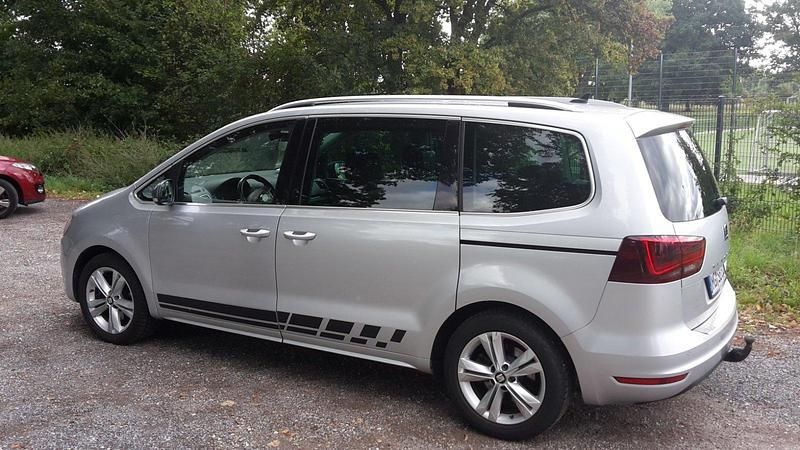 Silber Gebraucht 2017 Seat Alhambra FR-Line Van / Kleinbus | 19.900 € (Fairer Preis) - Bild 1/4